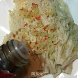 Steamed Enoki Mushrooms with Garlic recipe