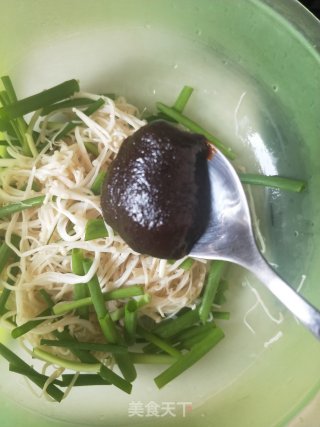 Enoki Mushrooms with Korean Spicy Sauce recipe