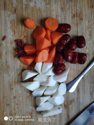 Chicken Soup with Chinese Yam, Wolfberry and Red Dates recipe