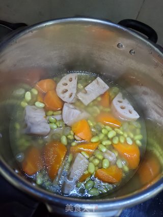 Soup with Lotus Root and Carrot recipe