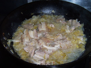 A Dish Not to be Missed in Winter-boiled White Meat with Sour Cabbage recipe