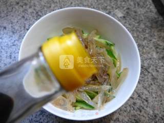 Jellyfish Mixed with Small Cucumber recipe