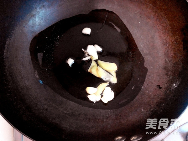 Stewed Fish Cubes with Mushrooms and Tofu recipe