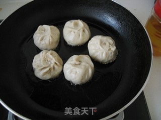 Spicy Chinese Cabbage and Meat Buns recipe