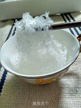 Bird's Nest with Honey and Red Dates recipe