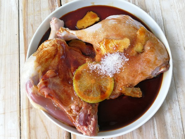 Lime-flavored Five-flavor Roasted Duck Leg recipe