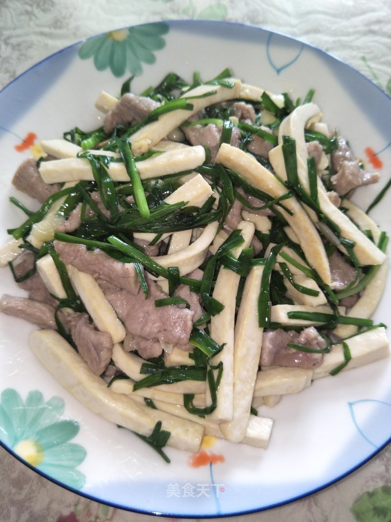 Stir-fried Bean Curd with Leek recipe