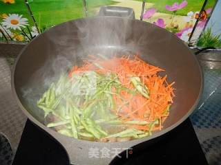 Stir-fried Corn Noodles with Sausage recipe