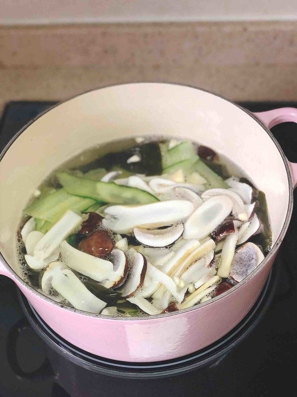 Seaweed and Matsutake Soup recipe