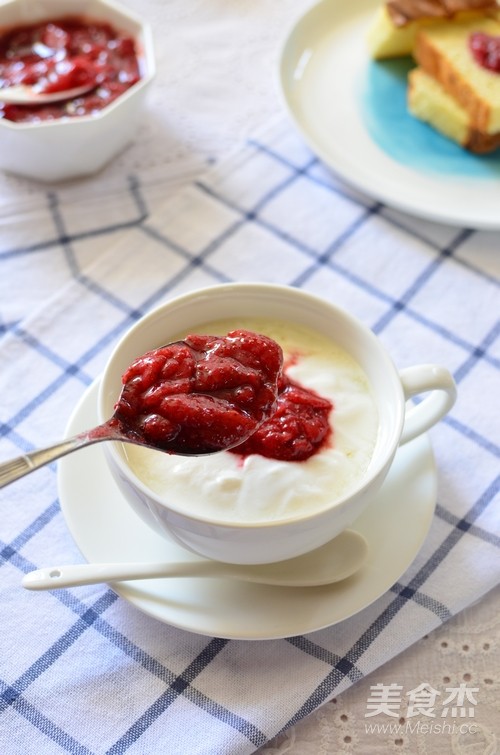 Strawberry Pulp Yogurt recipe
