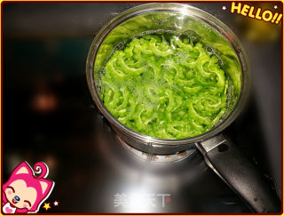 A Delicious Dessert for Reducing Fat and Fire-honey Bitter Gourd recipe
