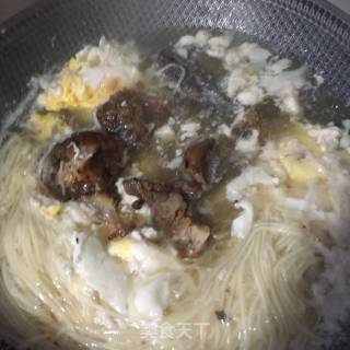 Big Bone Sea Cucumber Shepherd's Purse Noodle recipe