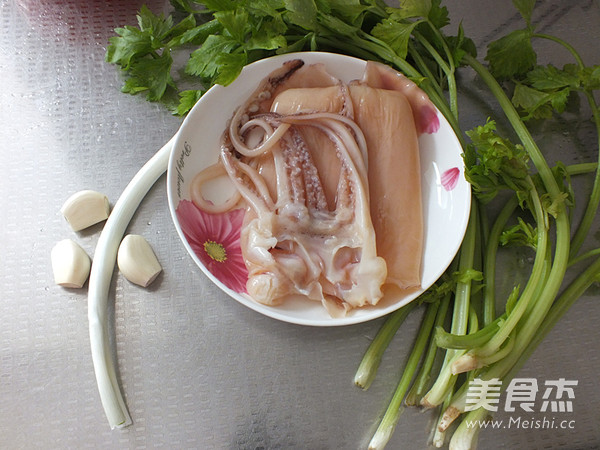 Fried Squid with Celery recipe