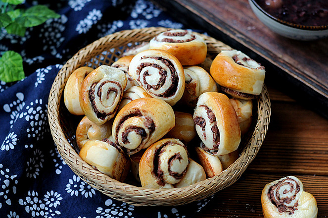 Little Red Bean Roll recipe