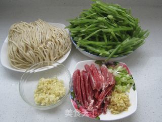 Braised Noodles with Beans recipe