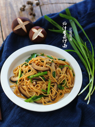 Fried Noodles with Mushroom in Oyster Sauce