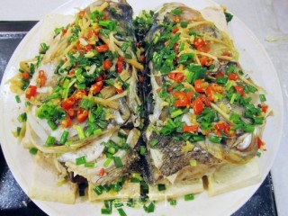 Steamed Big Fish Head with Chopped Pepper and Tofu recipe