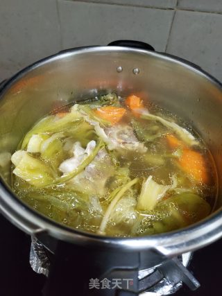 Bawang Flower Carrot Pot Pork Bone Chicken Feet recipe