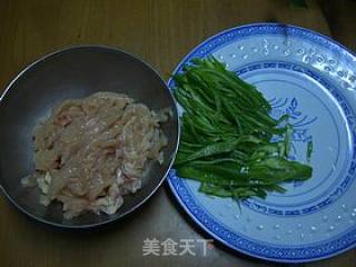 Stir-fried Black Bean Sprouts with Shredded Chicken recipe