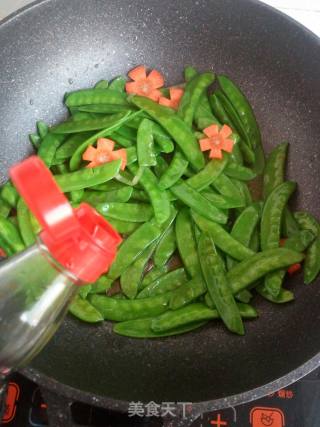Fried Sausage with Snow Peas recipe