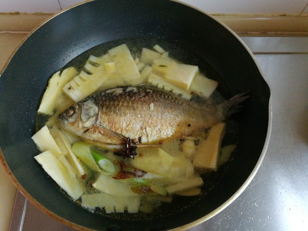 Bamboo Shoots and Crucian Carp Soup recipe