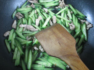 Stir-fried Cucumber with Shredded Pork recipe