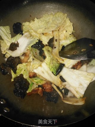 Stir-fried Pork Belly with Cabbage Fungus recipe