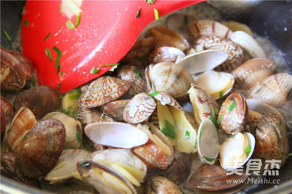 Clam with Green Onion and Ginger recipe