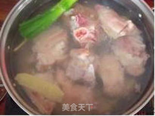 Stewed Pork Knuckles with Snow Peas recipe