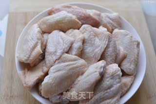 A Delicious Delicacy for Nourishing Blood, Nourishing Qi, Nourishing Stomach, Anti-fatigue, Beautifying Skin and Brightening Skin—soy Sauce Chicken Wings recipe