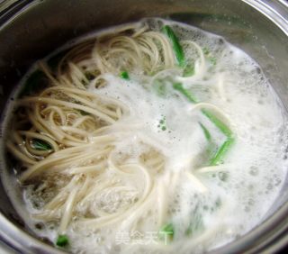 [jianjiang Noodles Made in A Pattern] Cowpea Noodles with Noodles recipe