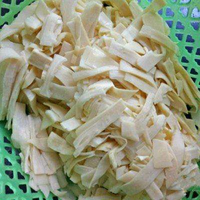 Fried Pork with Sweet Bamboo Shoots recipe