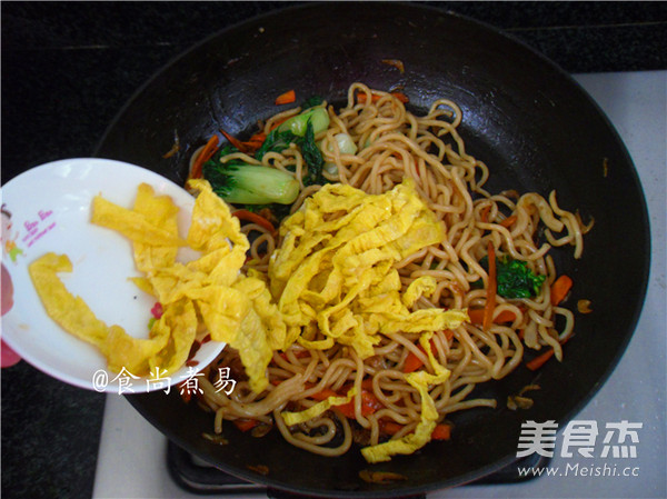 Fried Noodles with Shrimp, Egg and Seasonal Vegetables recipe