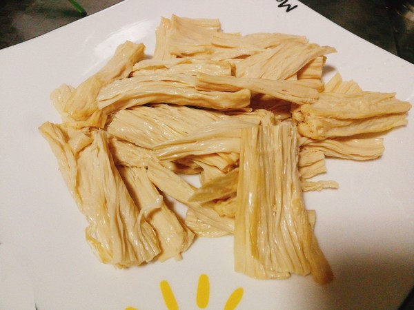 Celery Stir-fried Yuba recipe