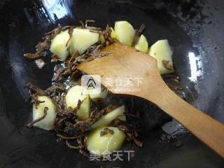 Boiled Potatoes with Bamboo Shoots and Dried Vegetables recipe