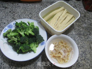 Fried Broccoli with Dried Bean Curd recipe