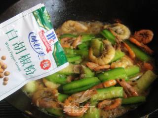 Stir-fried Shrimp with Loofah recipe