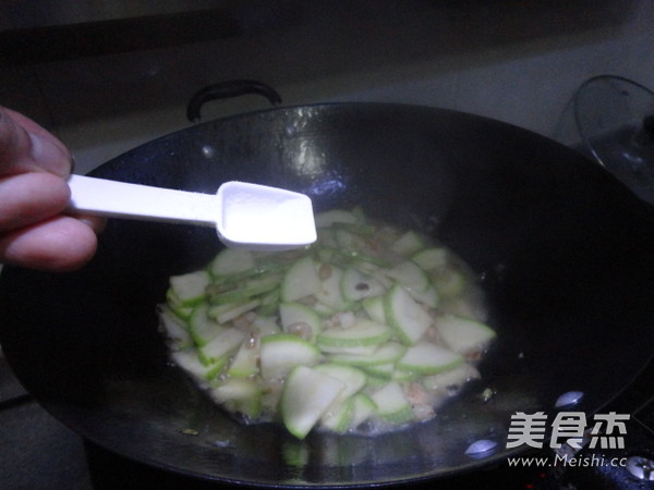 Fried Horned Melon with Sea Rice recipe