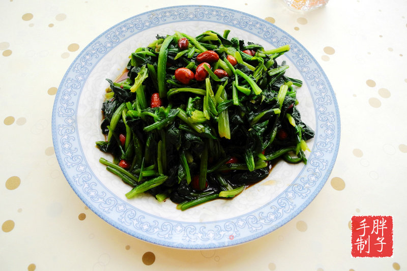 Spinach Mixed with Peanuts recipe