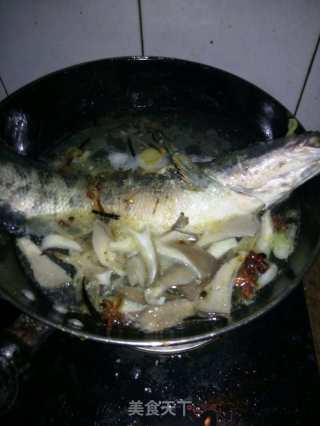 Braised Black Fish and Mushroom Soup recipe