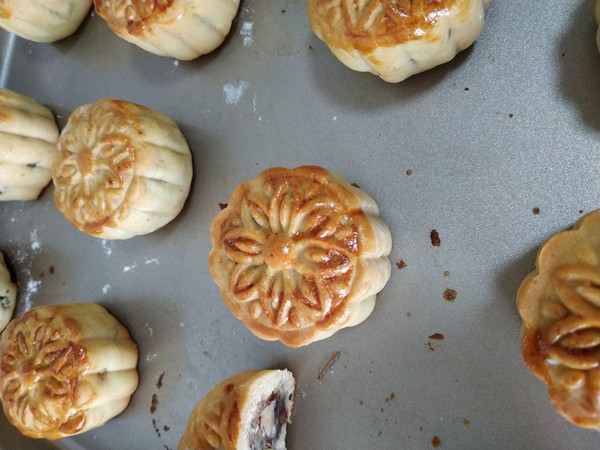 Classic Old-fashioned Five-core Mooncakes recipe