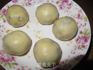 Cantonese-style Lotus Seed Paste Moon Cake recipe