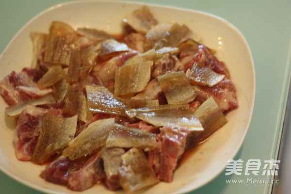 Steamed Pork Ribs with Dried Fish recipe