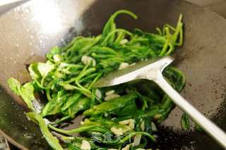 Garlic Oil Lettuce recipe