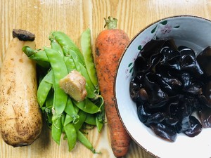 Vegan Food｜lotus Pond Moonlight (snow Peas, Lotus Root, Carrots, Fungus) recipe