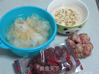 Cooling and Relieving Heat-lily White Fungus Soup recipe