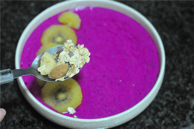 Dragon Fruit Milkshake Bowl recipe