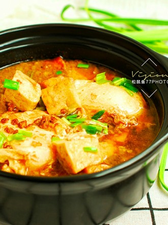 Stewed Eggs with Tofu in A Casserole, Warm and Delicious with Rice