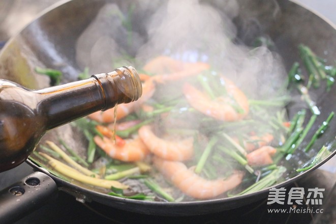 Stir-fried Shrimp with Leek recipe