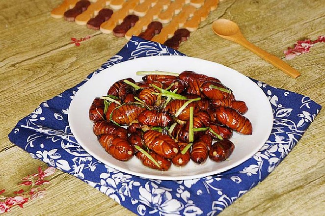 Stir-fried Silkworm Pupa with Green Onion and Ginger recipe